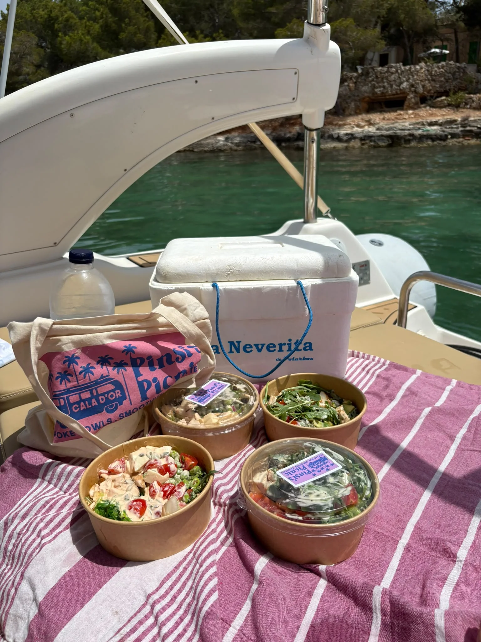 Poke bowls and takeaway from Pinsi's Picnic on a boat in Cala d'Or