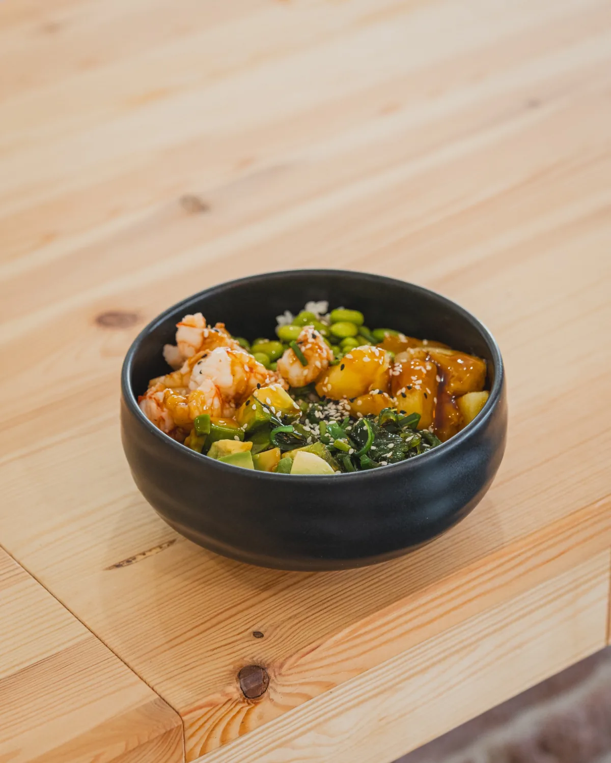 Healthy poke bowl at Pinsi’s Picnic Cala d’Or