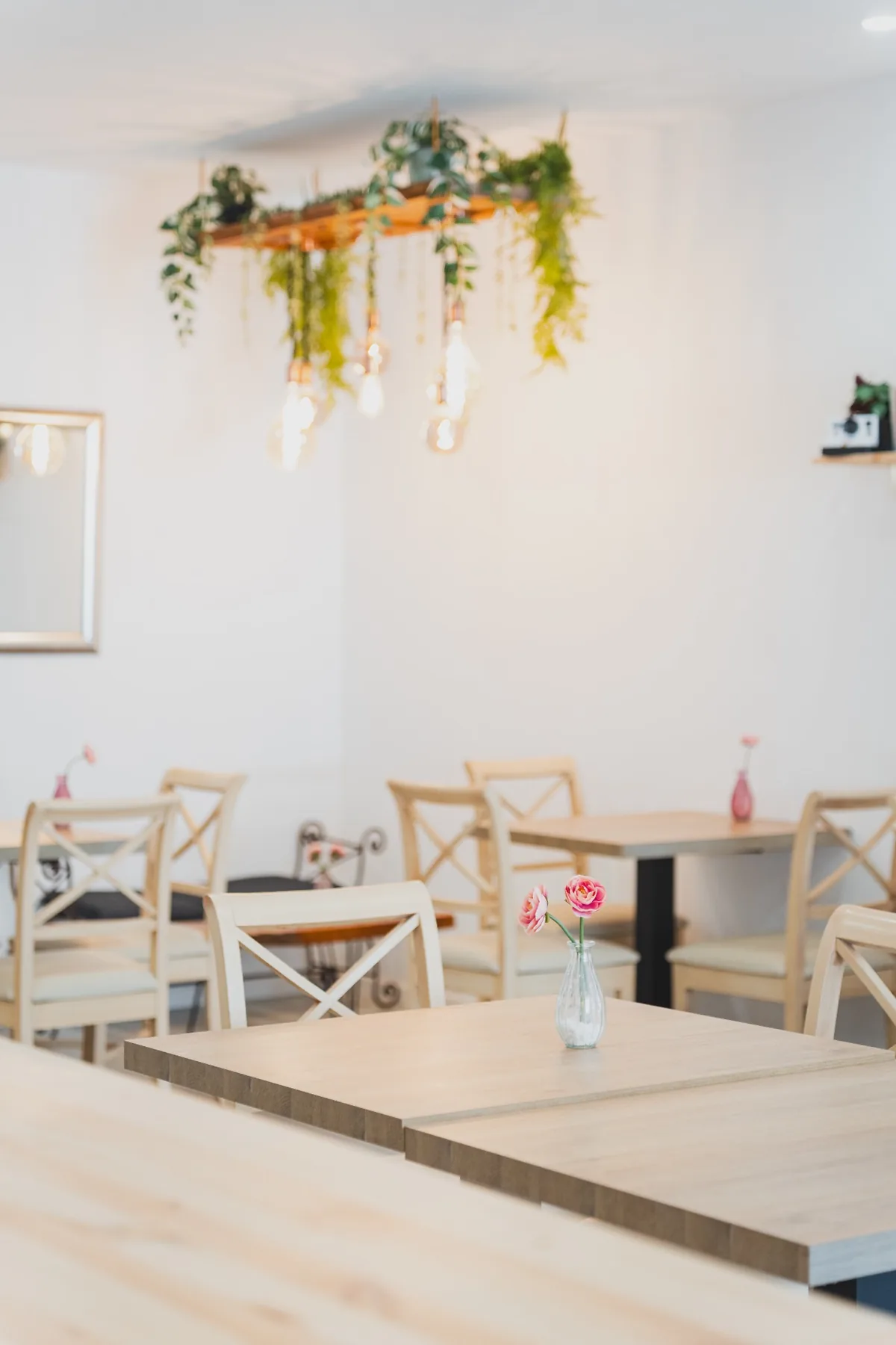 Bright interior of Pinsi’s Picnic in Cala d’Or